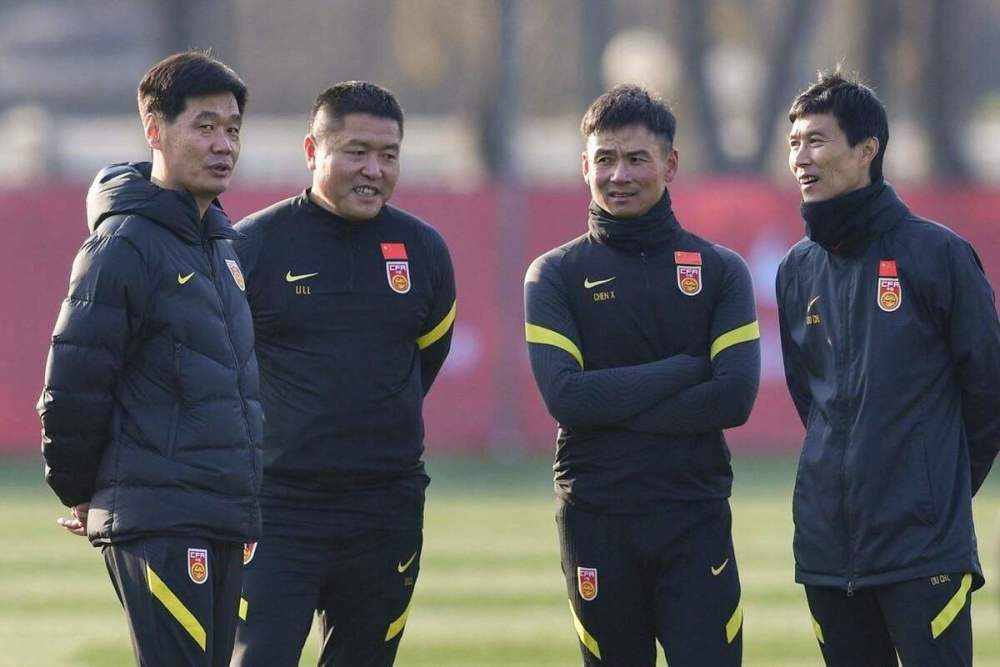 凯特·温丝莱特低胸裙秀傲人上围，迈克尔·法斯宾德（Michael 史蒂夫·卡瑞尔留名星光大道 高斯林法瑞尔等助阵 2016-01-07 美国当地时间1月6日，史蒂夫·卡瑞尔(SteveCarell)留名星光大道。