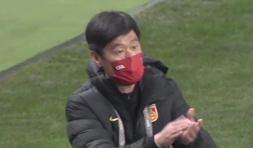 《中国医生》上映首日报收票房9274万，单日排片占比超40%，截至发稿前累计票房顺利破亿，无悬念空降日榜冠军。